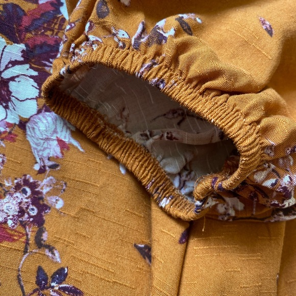 🍂CLEAROUT Gold Floral Crochet Wrap Top - Picture 4 of 11